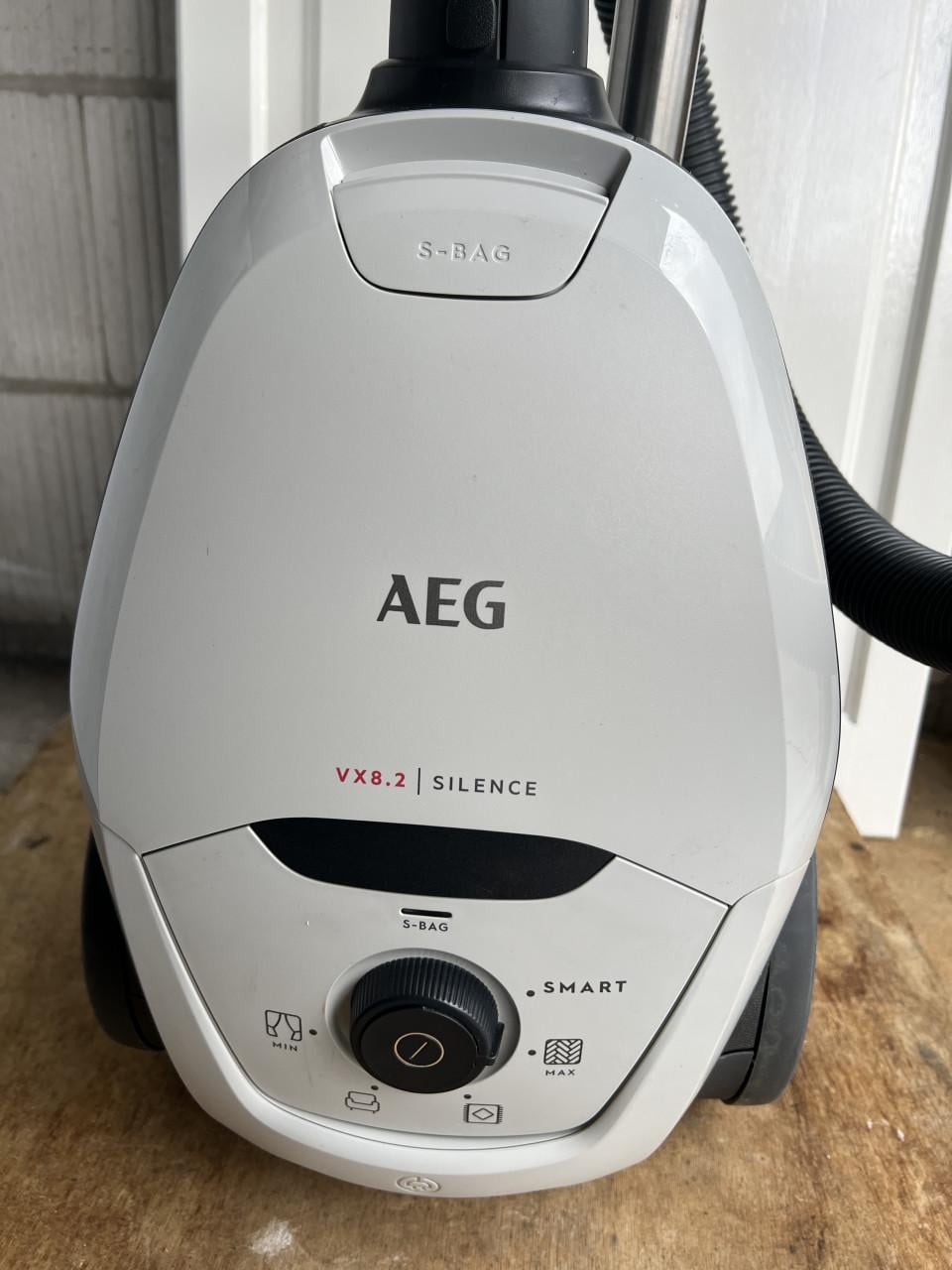 Als nieuw en kort gebruikte AEG stofzuiger winkelprijs €178,-