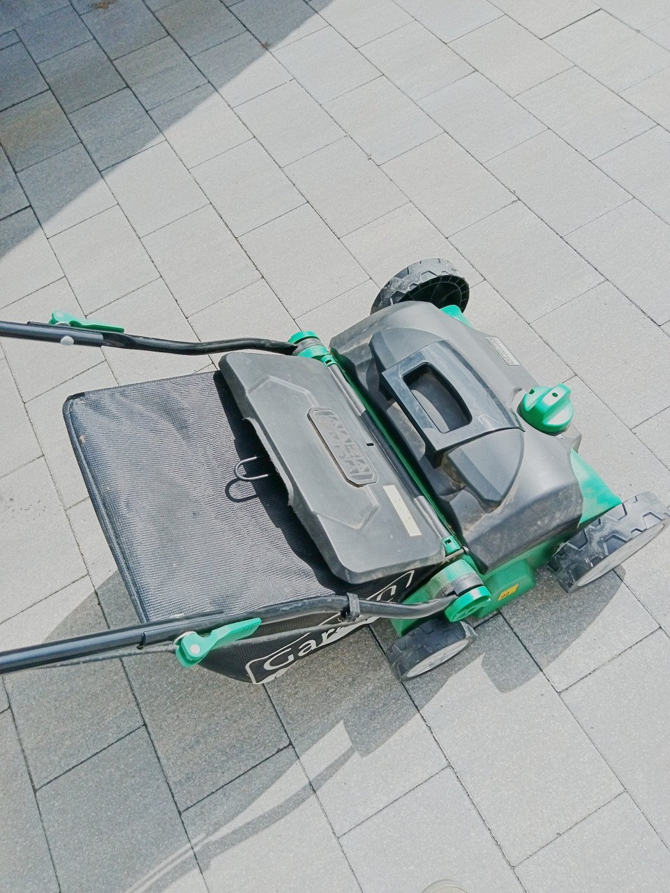 Verticuteer machine