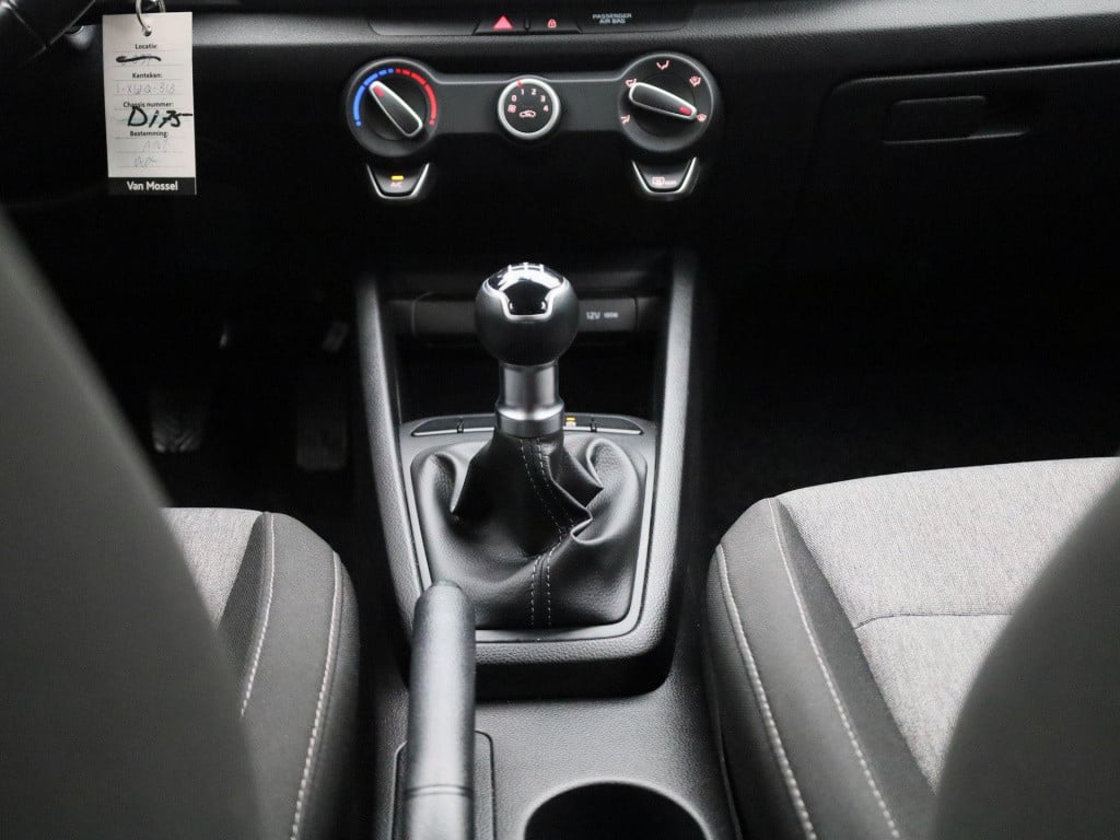 Kia Stonic 1.2 easy isg | lmv | parkeer sensoren | navigatie | camera  | bl