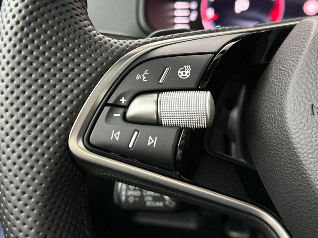 Skoda Karoq 1.5 tsi act sportline business panoramadak - trekhaak
