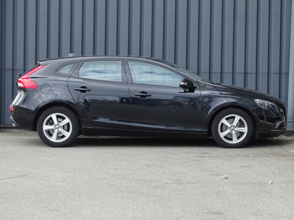 Volvo V40 1.6 t2 momentum | stoelverwarming | navi | bluetooth
