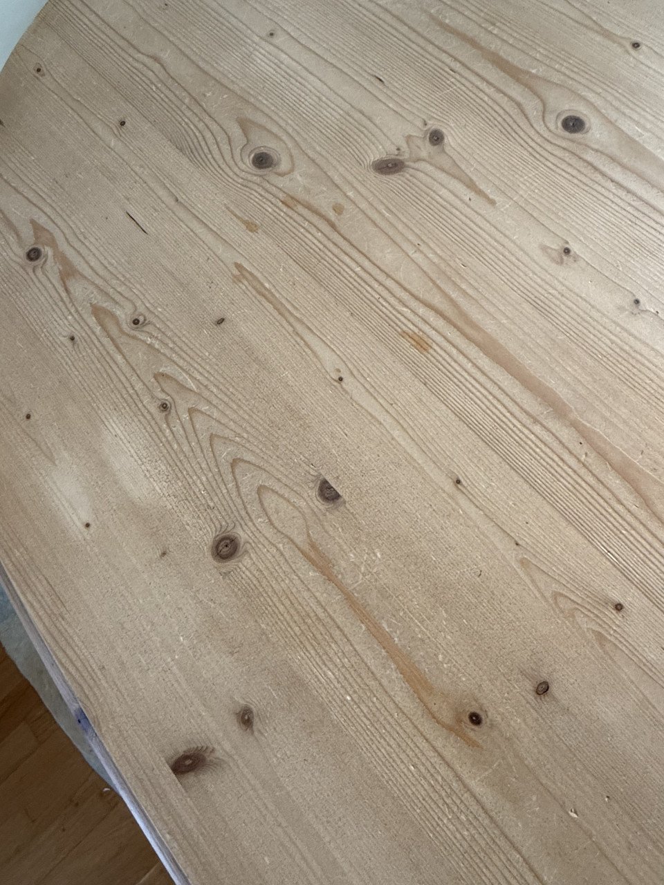 Te koop: ovale grenen romantische eettafel.