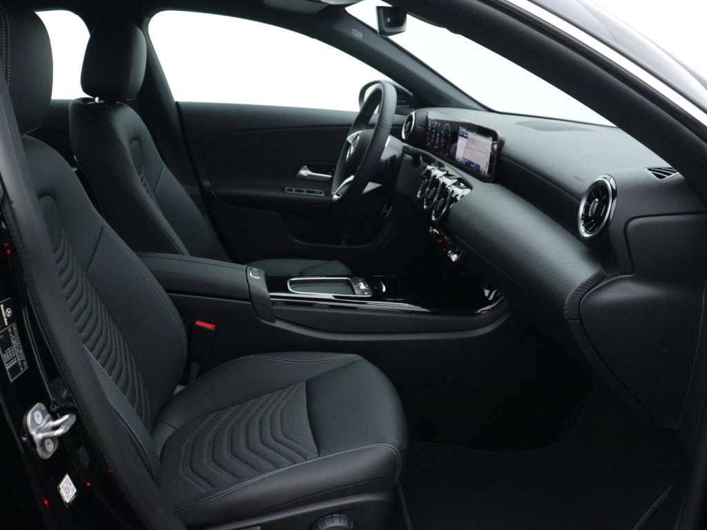 Mercedes-Benz Cla 180 star edition | dodehoekassistent | keyless go | parke