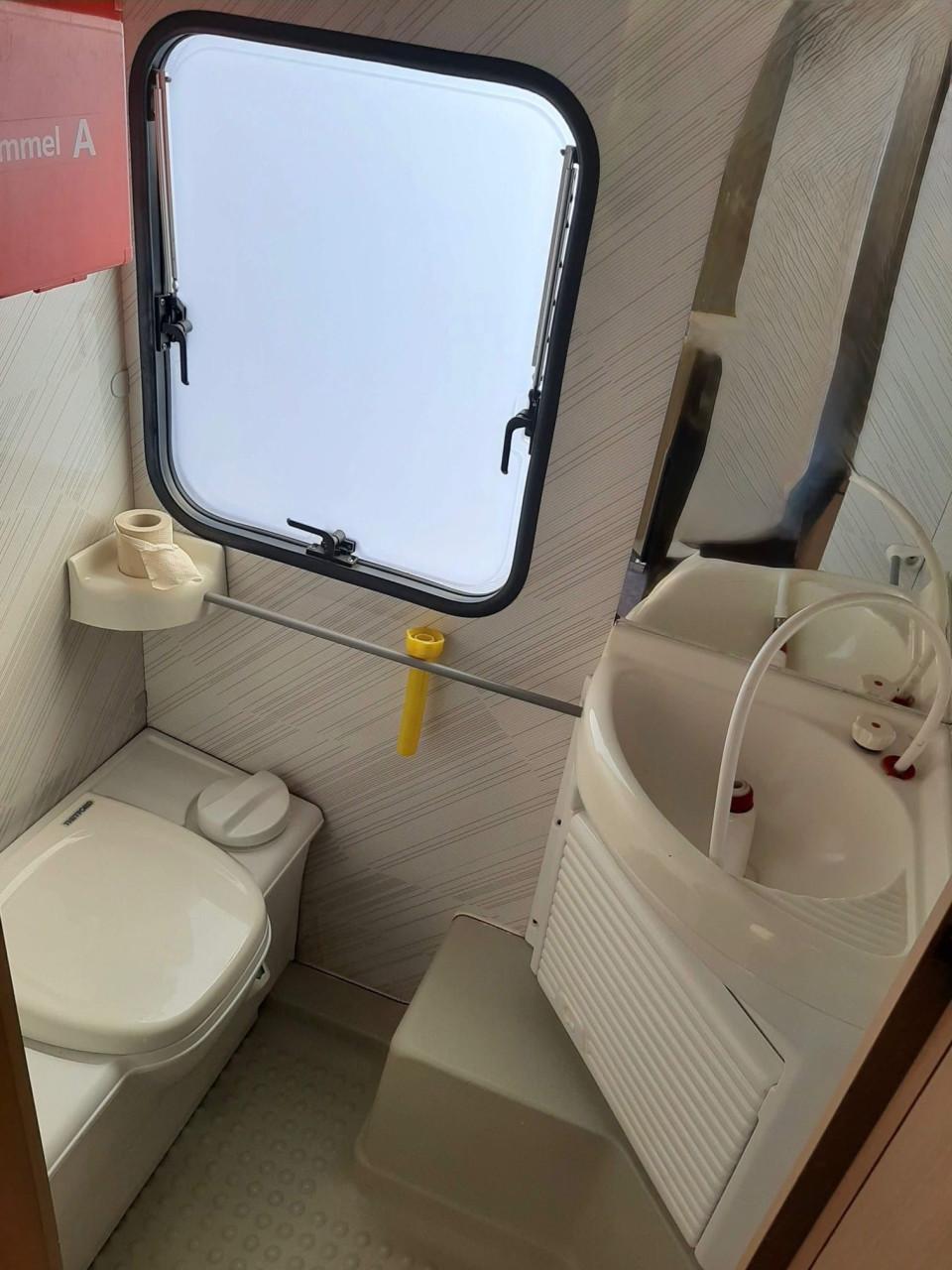 Opgeknapte adria caravan