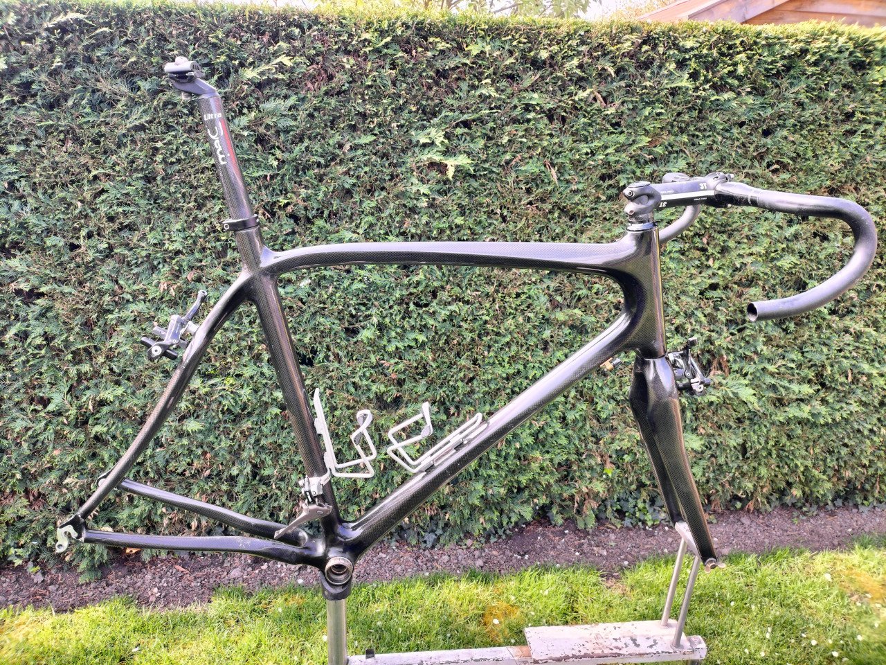 Carbon race frame