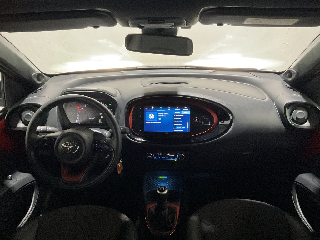 Toyota Aygo x 1.0 vvt-i mt envy | clima | navi | jbl | camera