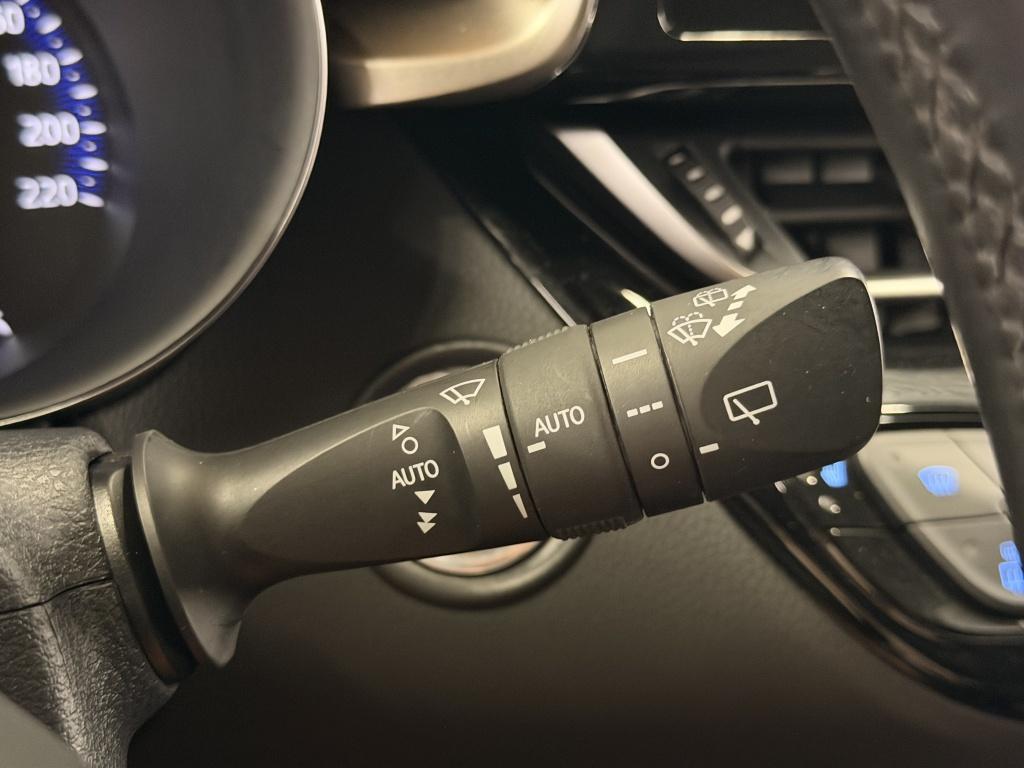 Toyota C-hr 1.8 hybrid executive