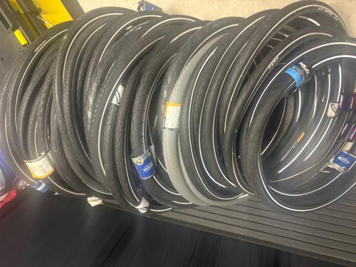 Partij 50 stuks  Buitenbanden fiets 28 inch