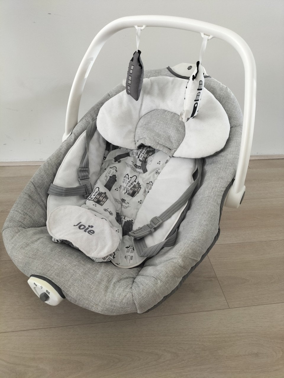 Joïe Swing Serina 2-in-1 babyzitje en schommelstoel