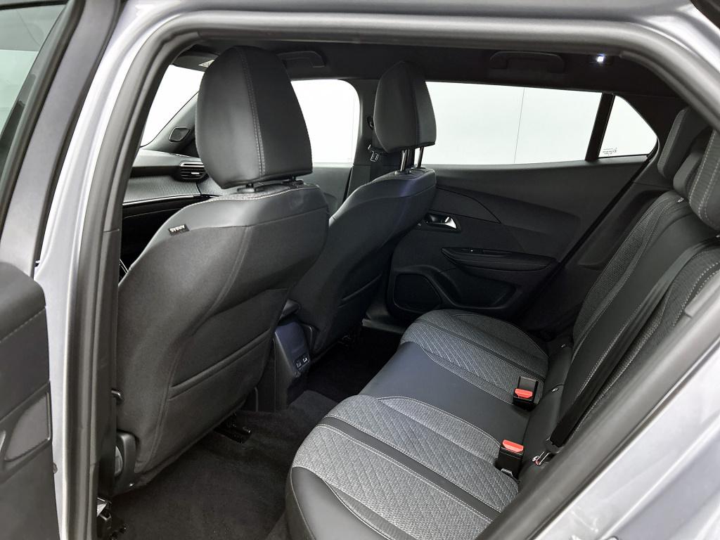 Peugeot 2008 1.2 hybrid 136 allure | rijklaar | 3d cockpit | keyless entry 