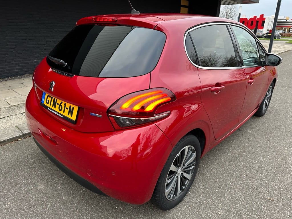 Peugeot 208 1.2t première // automaat //