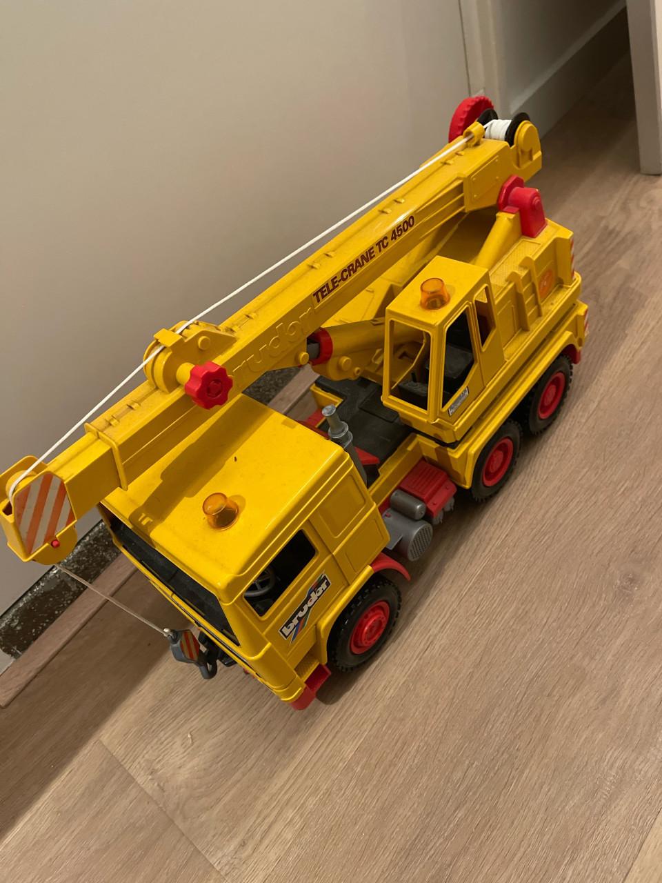 Bruder hijskraan vrachtwagen – stevige speelgoed kraan