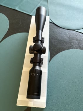 HAWKE vantage sf 6-24x44 half mil dot