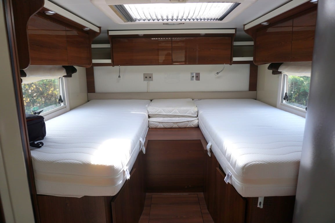 Mc Louis Nevis 873 G Carat 2016 met 63.500km goede opties!