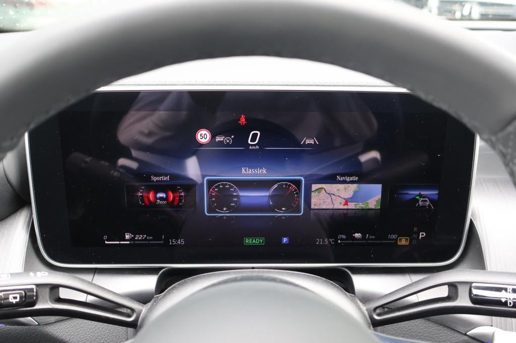 Mercedes-Benz Glc 300e 4matic amg l airmatic l gestuurde achteras l panoram
