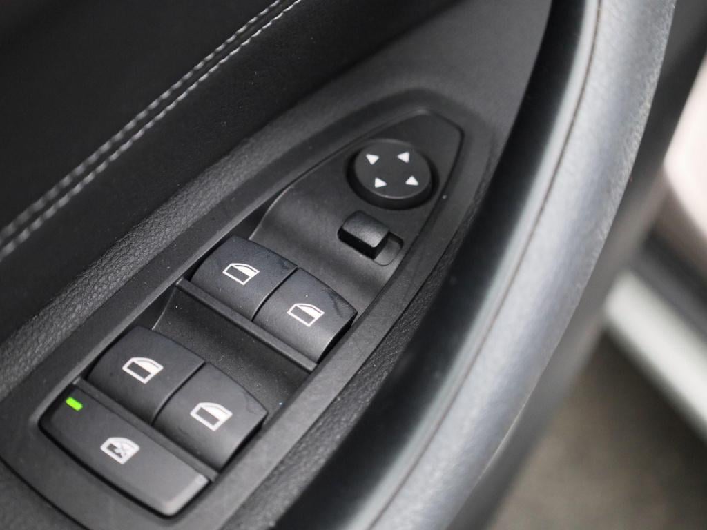 BMW X1 sdrive20i business edition plus | automaat | stoel verwarming | lede
