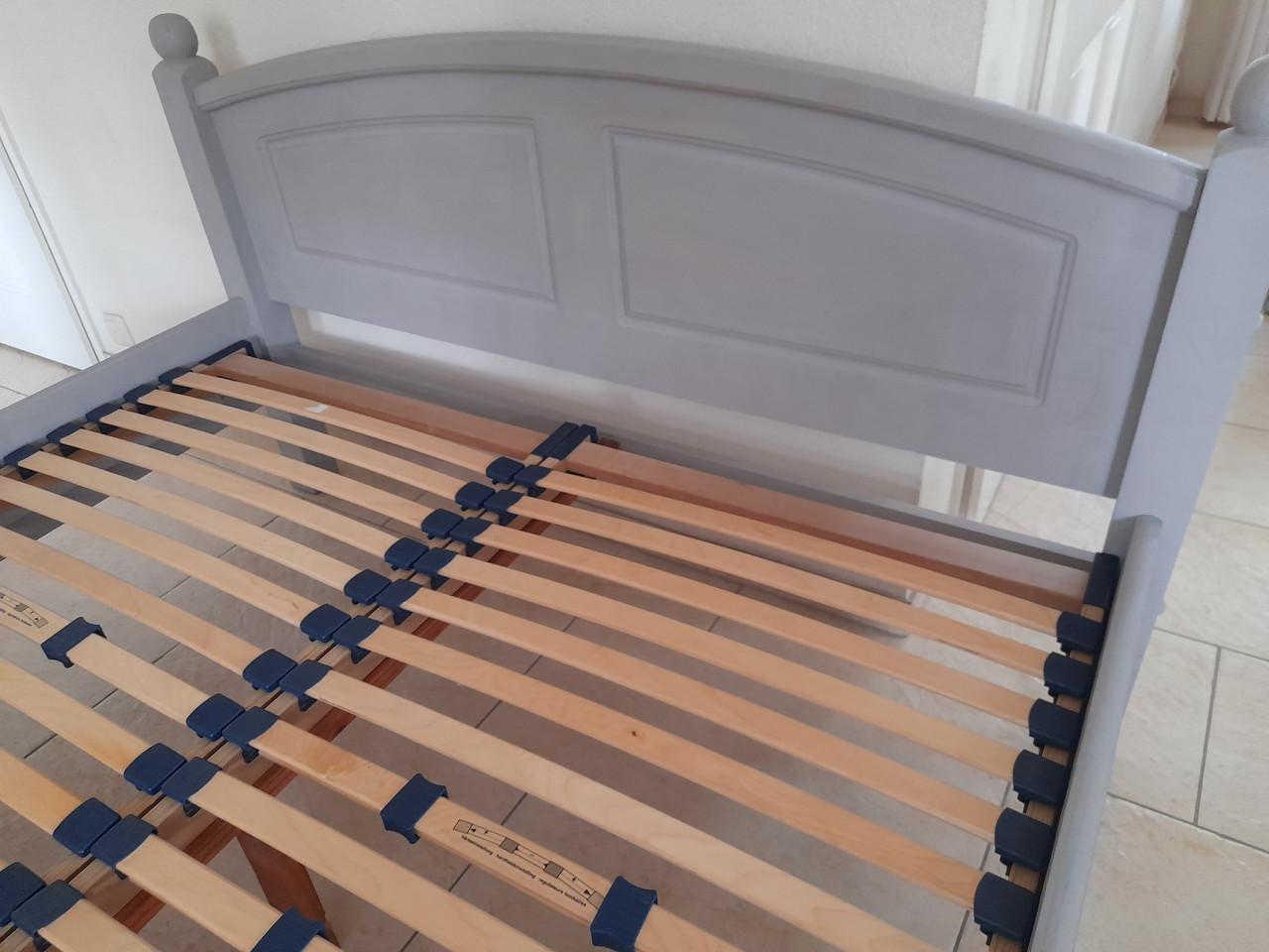 Massief houten 2 Persoons bed 140 x 200 (in goede staat )