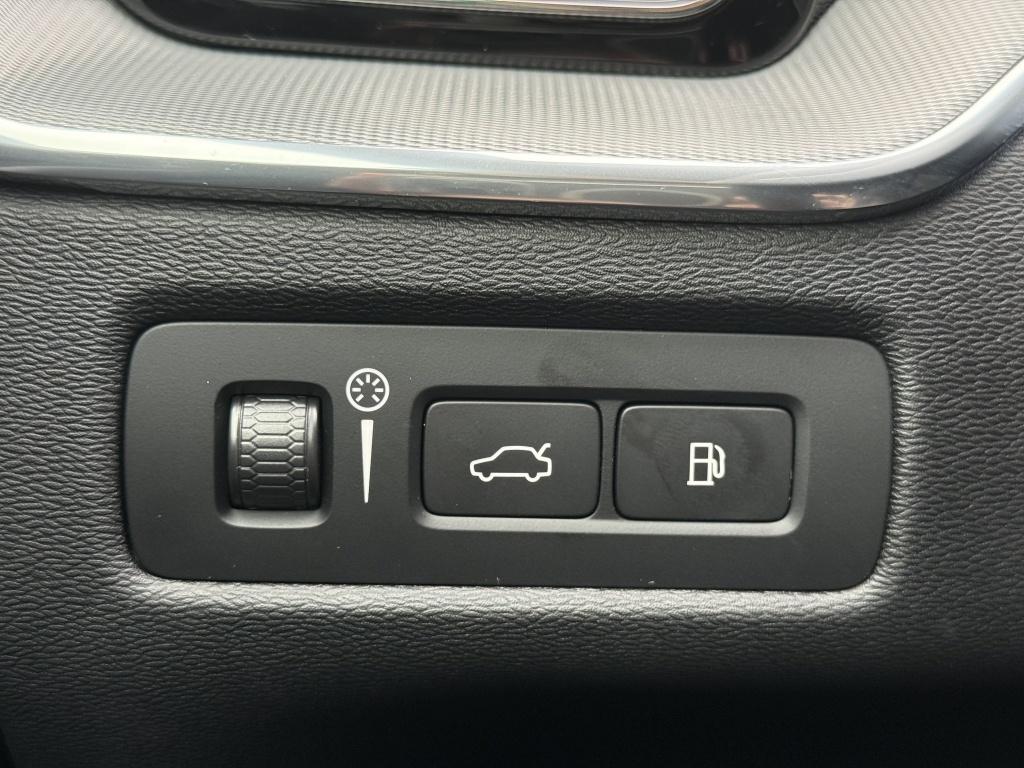 Volvo XC60 t6 340pk recharge r-design| adap.cruise| panodak| 22''lm| camera