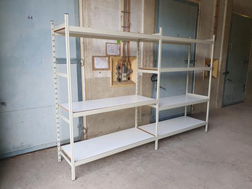 Opbergrek/kast, magazijn of legbordstelling voor schuur&garage of loods.