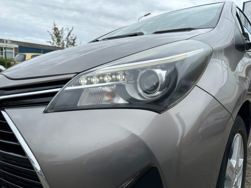 Toyota Yaris 1.3 vvt-i style automaat camera cruise control navi bluetoo