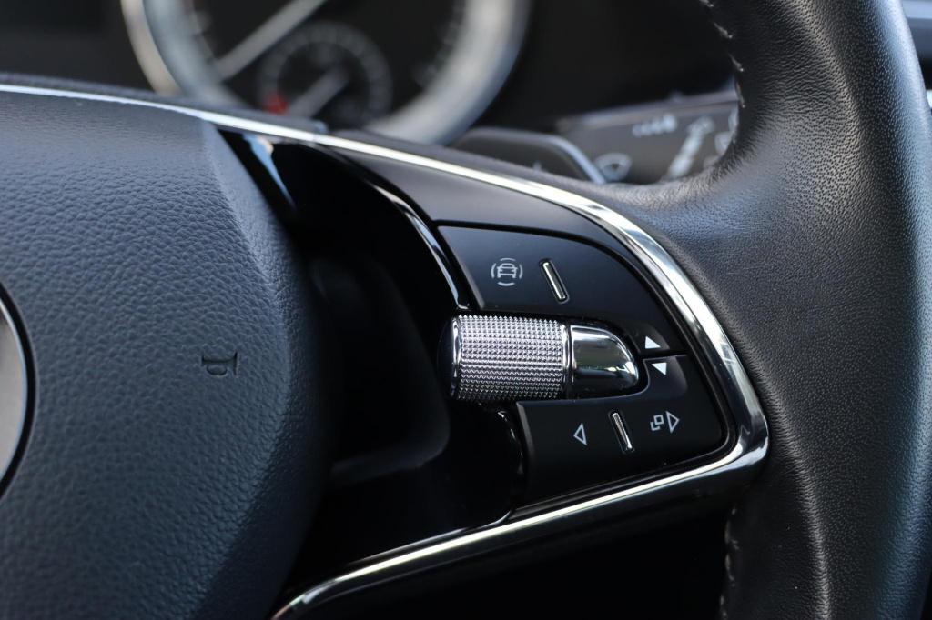 Skoda Superb combi 1.4 ehybrid style 218pk dsg6 | soh 93,1% | memory | stoe