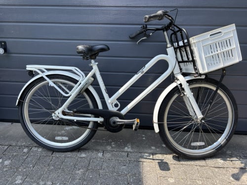 Nette meisjesfiets Batavus HUB 26 inch met dikke banden en 3 versnellingen