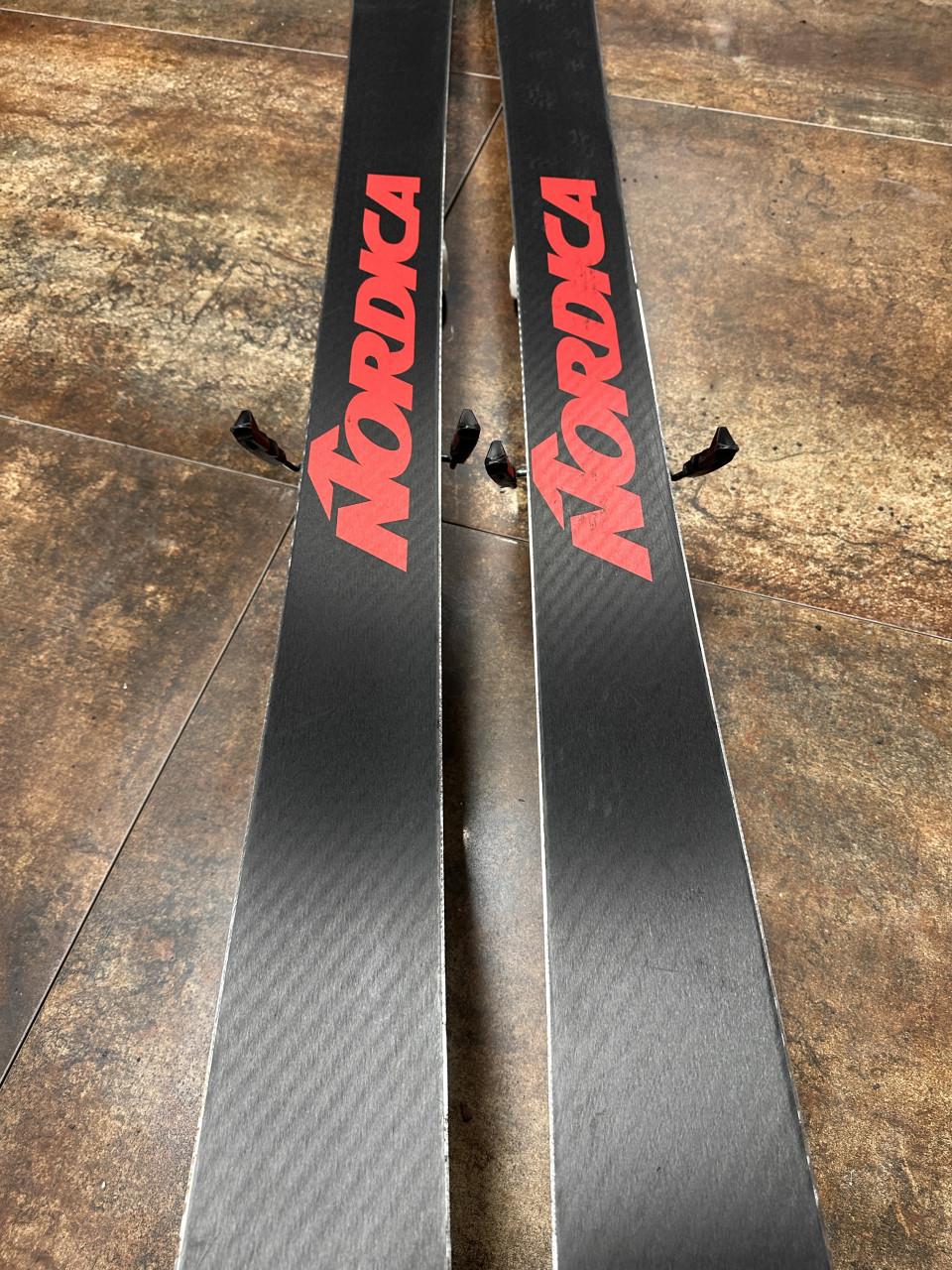 Ski Nordica