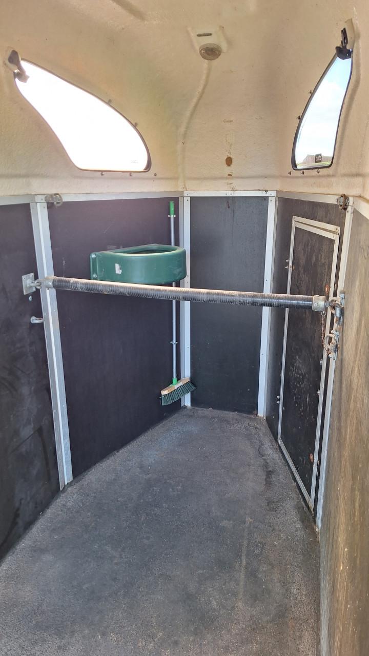 Atec paardentrailer.