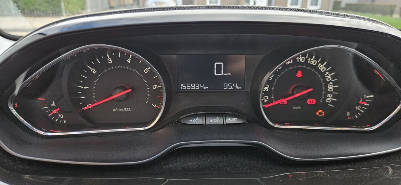 Peugeot 208 1.2 VTI 60KW/82PK 5-D 2013 Zwart