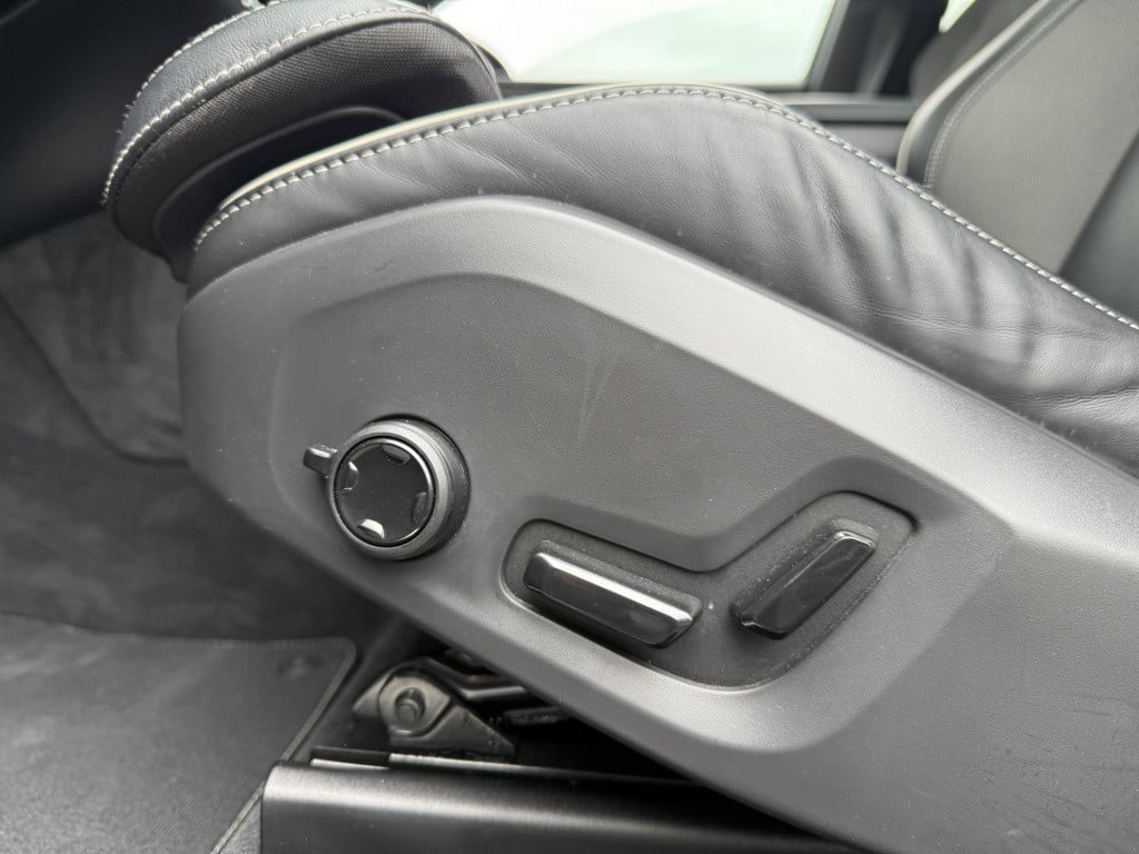 Volvo XC60 t6 340pk recharge r-design| panodak| adap.cruise| 360camera| tre