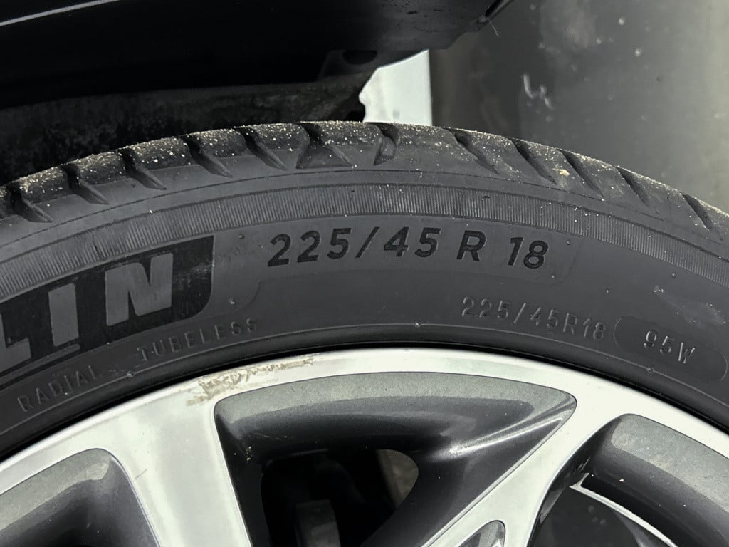 Kia Niro 1.6 gdi hybrid sportsline | trekhaak | 18 inch | half leder