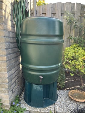 Regenton met verhoging
