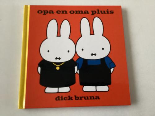Nijntje.  Opa en Oma Pluis.   Nijntje gaat uit logeren.     Dick Bruna.
