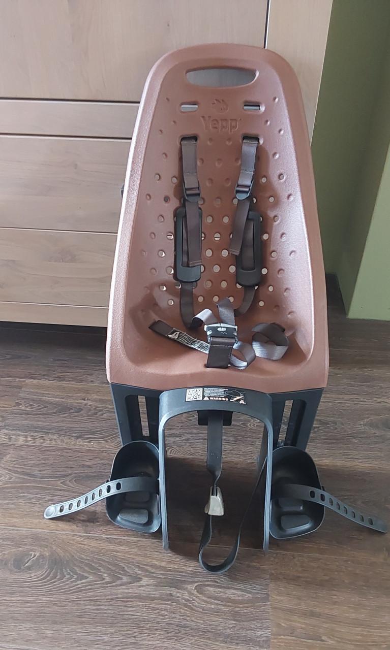 Thule Yepp Maxi Easyfit fietsstoeltje voor een max gewicht van 22 kg.