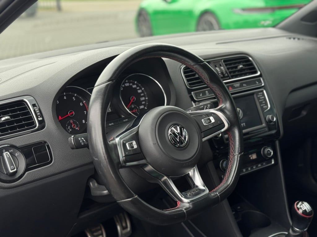Volkswagen Polo 1.8 tsi gti * panoramadak * stoelverwarming * clima * pdc 2