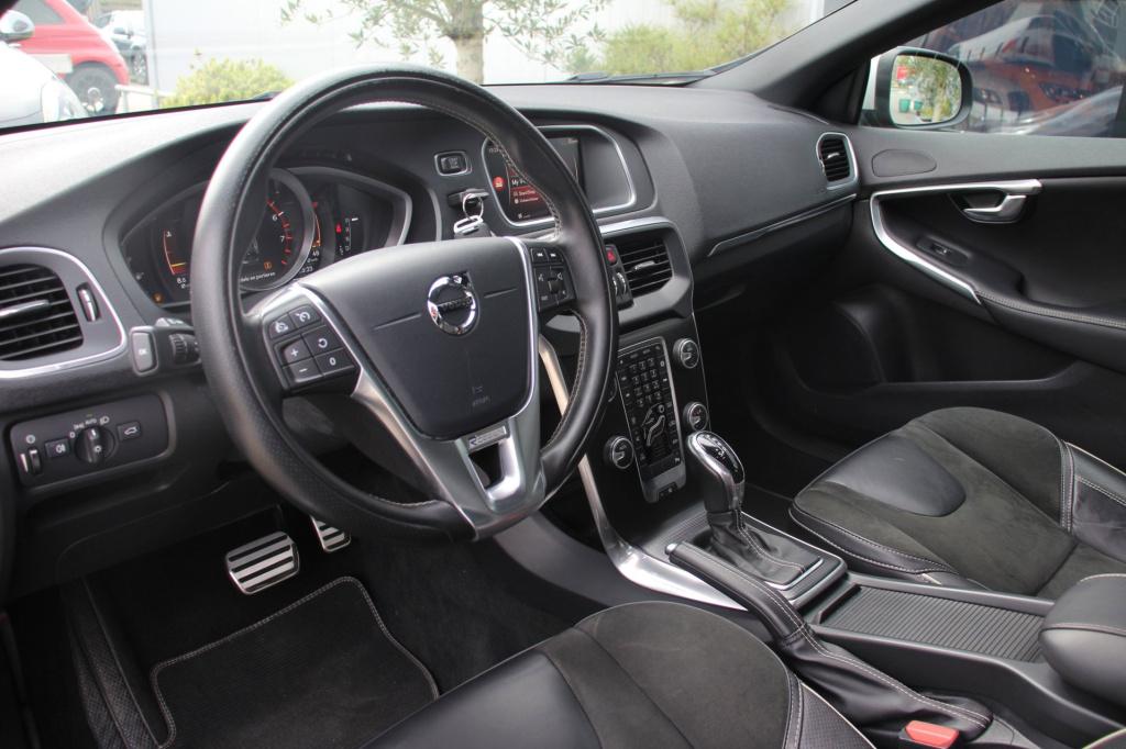 Volvo V40 1.5 t2 r-design automaat - leder/alcantara - led - navi - pdc + c