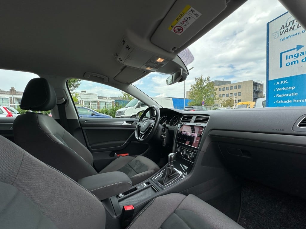 Volkswagen Golf 1.5 tsi comfortline business dsg pdc navi carplay