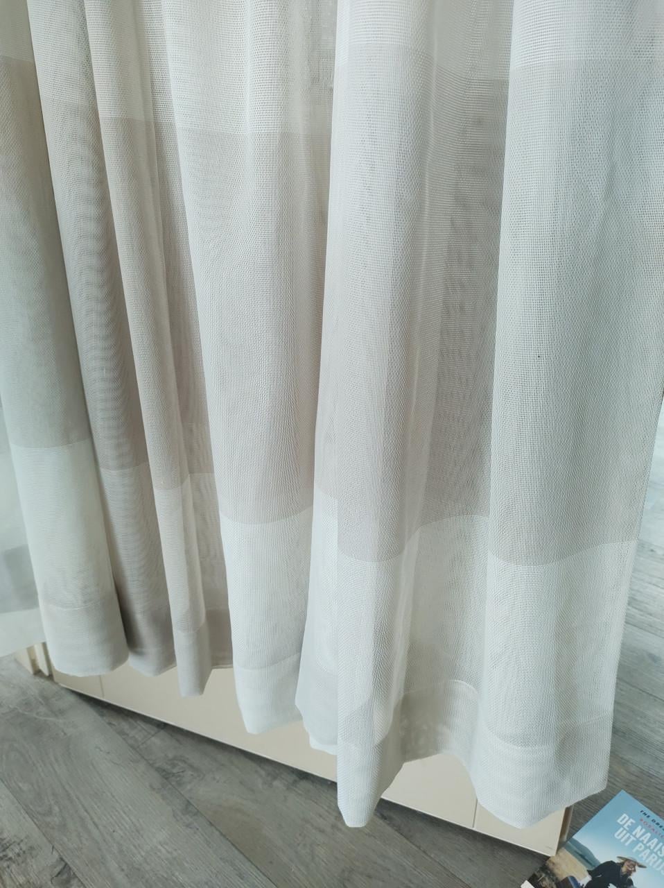 Dubbele set mooie Inbetween glasgordijnen. Crème- beige