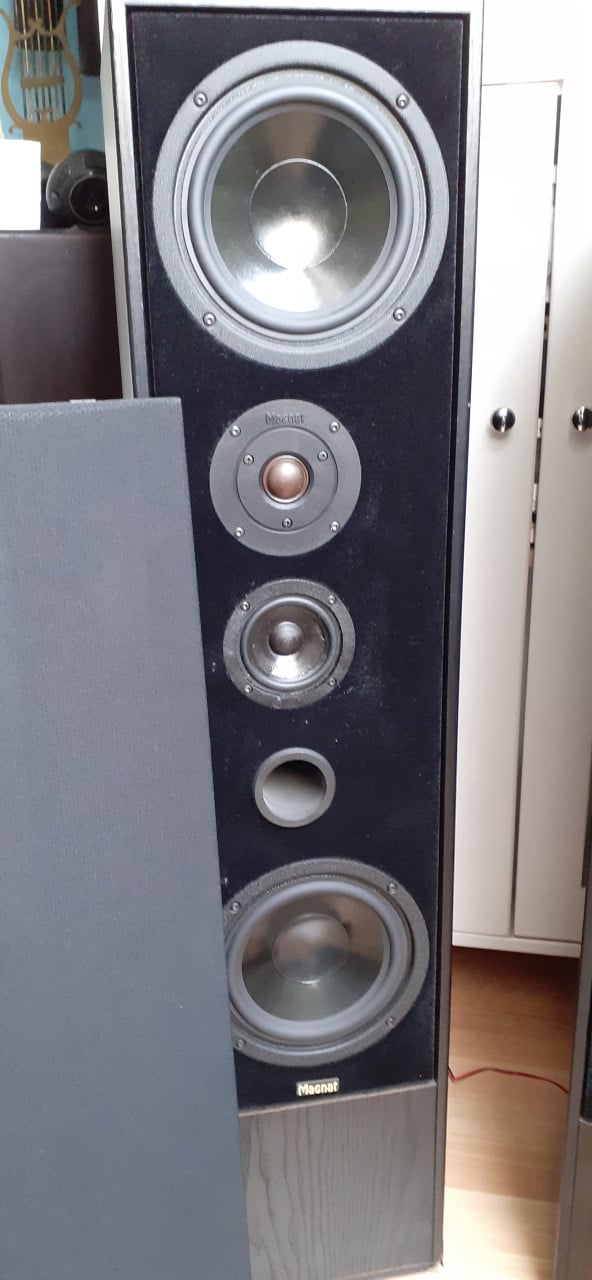 Magnat vector 6- 4Way bass reflex speakers 150-250 Watt
