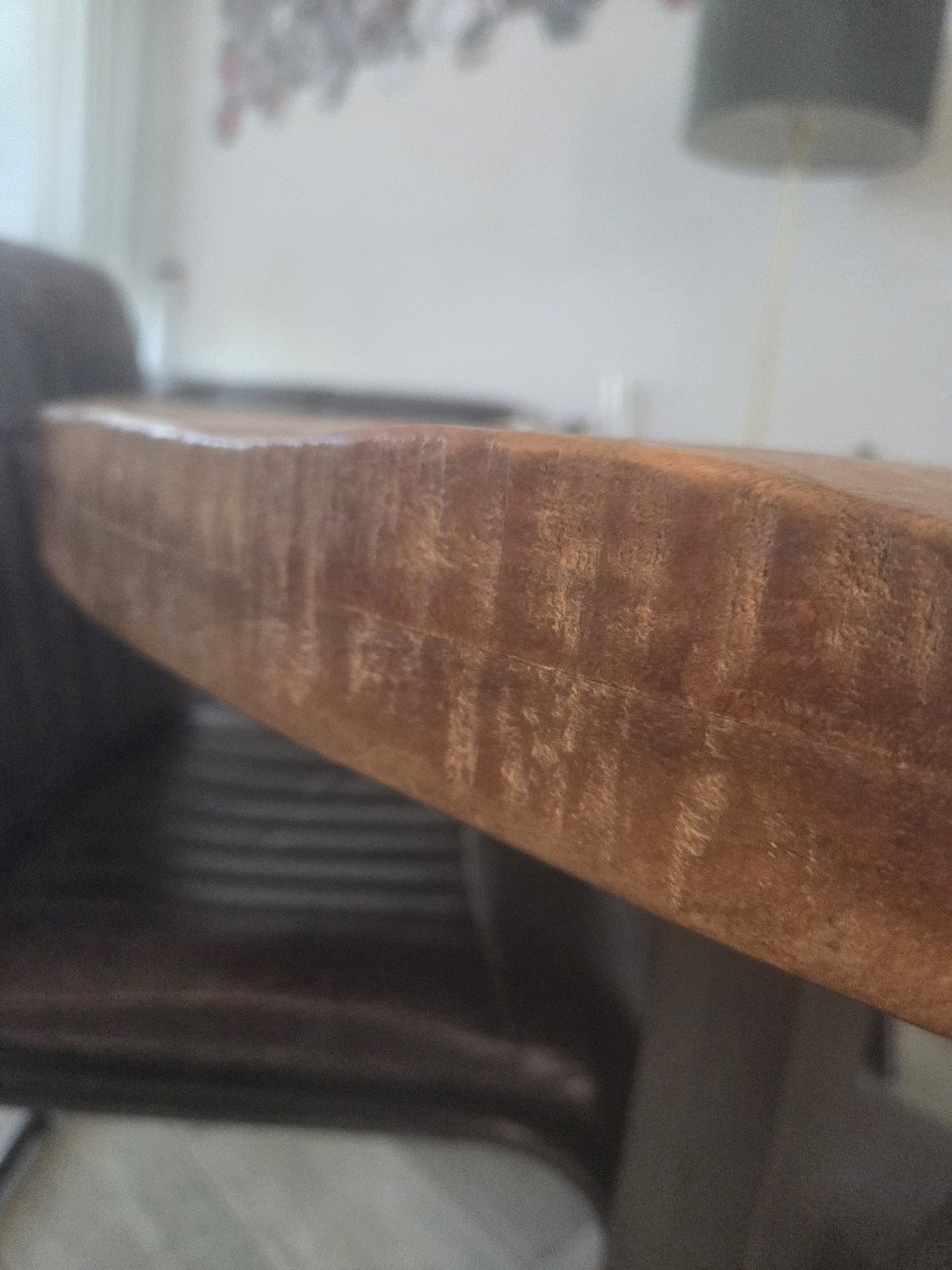 Mangohouten eettafel + 4 echt lederen stoelen