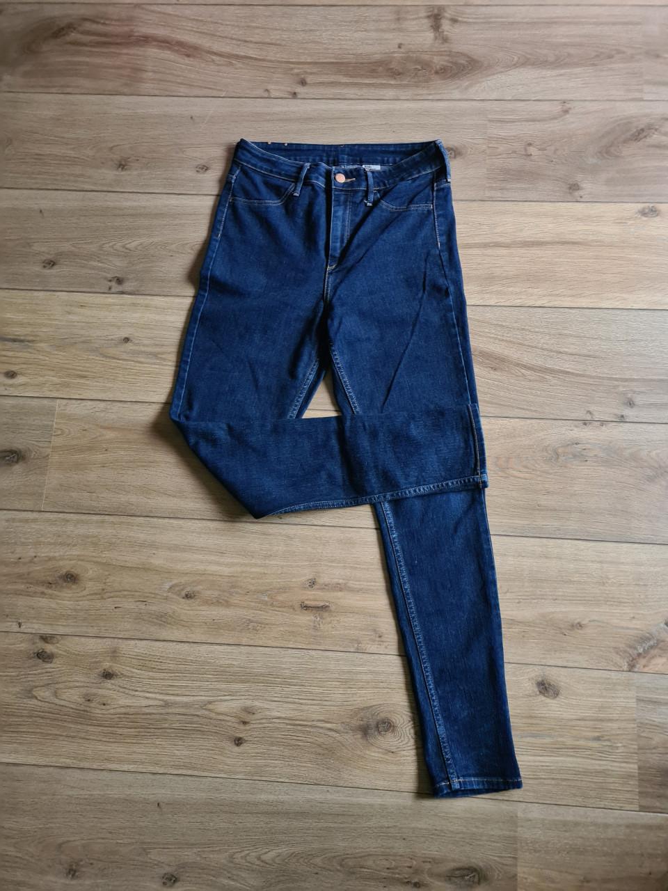 Donker blauwe skinny stretch spijkerbroek van H&M  Maat M