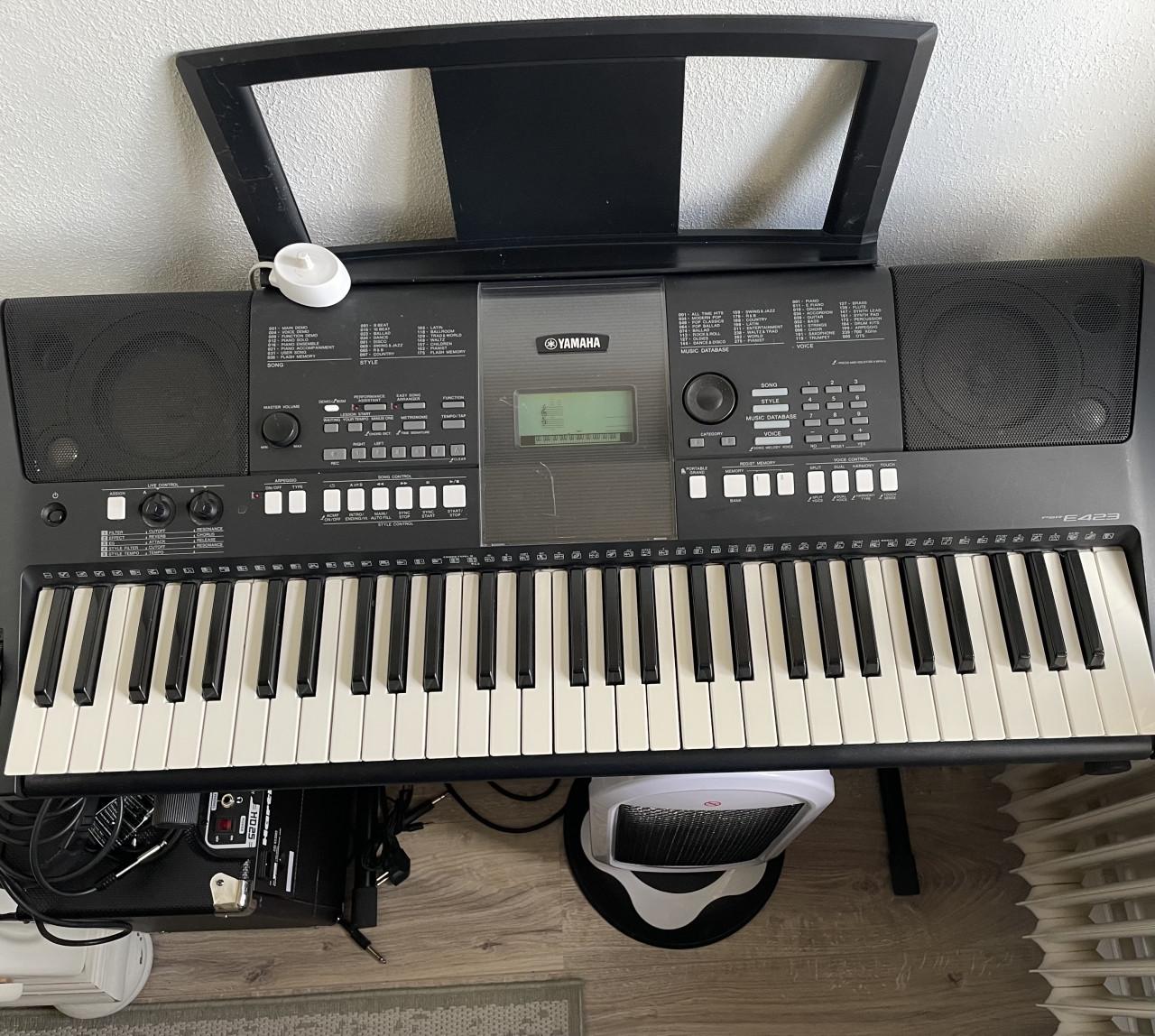 Yamaha PSR E423