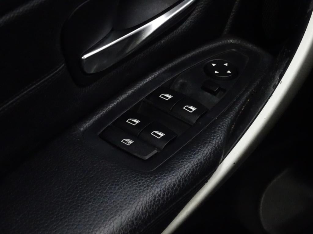 BMW 3-serie 316i upgrade edition automaat | leder | schuif-/kanteldank | xe