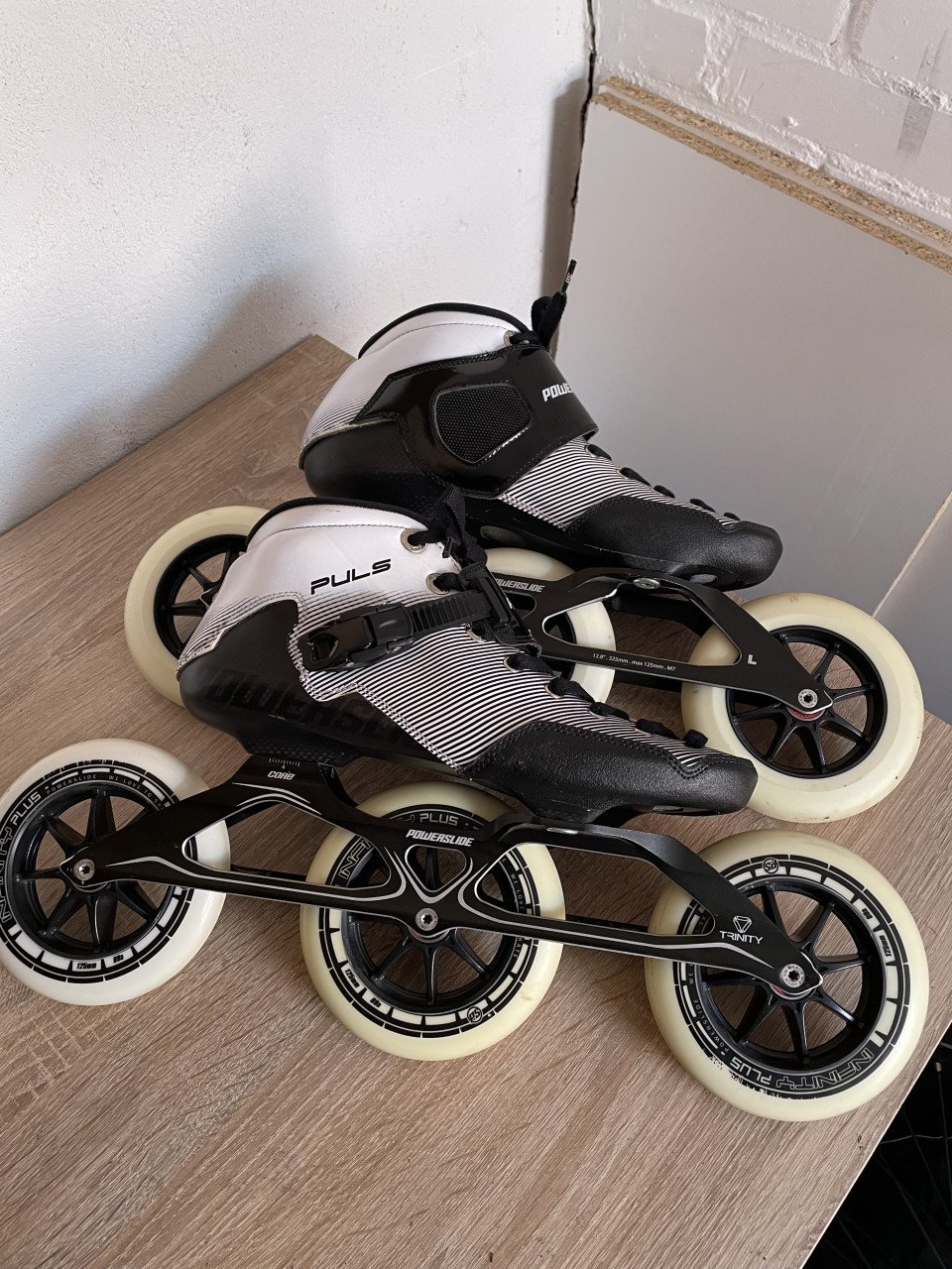 Aangeboden powerslide skeelers maat 42