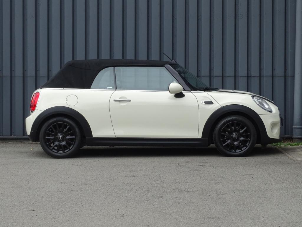 Mini Cooper Cabrio mini 1.5 pepper serious business