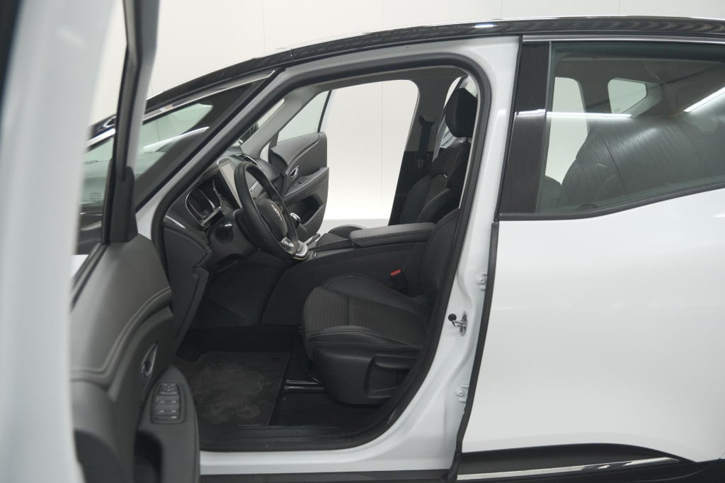 Renault Scenic tce 140 bose | trekhaak | camera | dodehoekdetectie | naviga