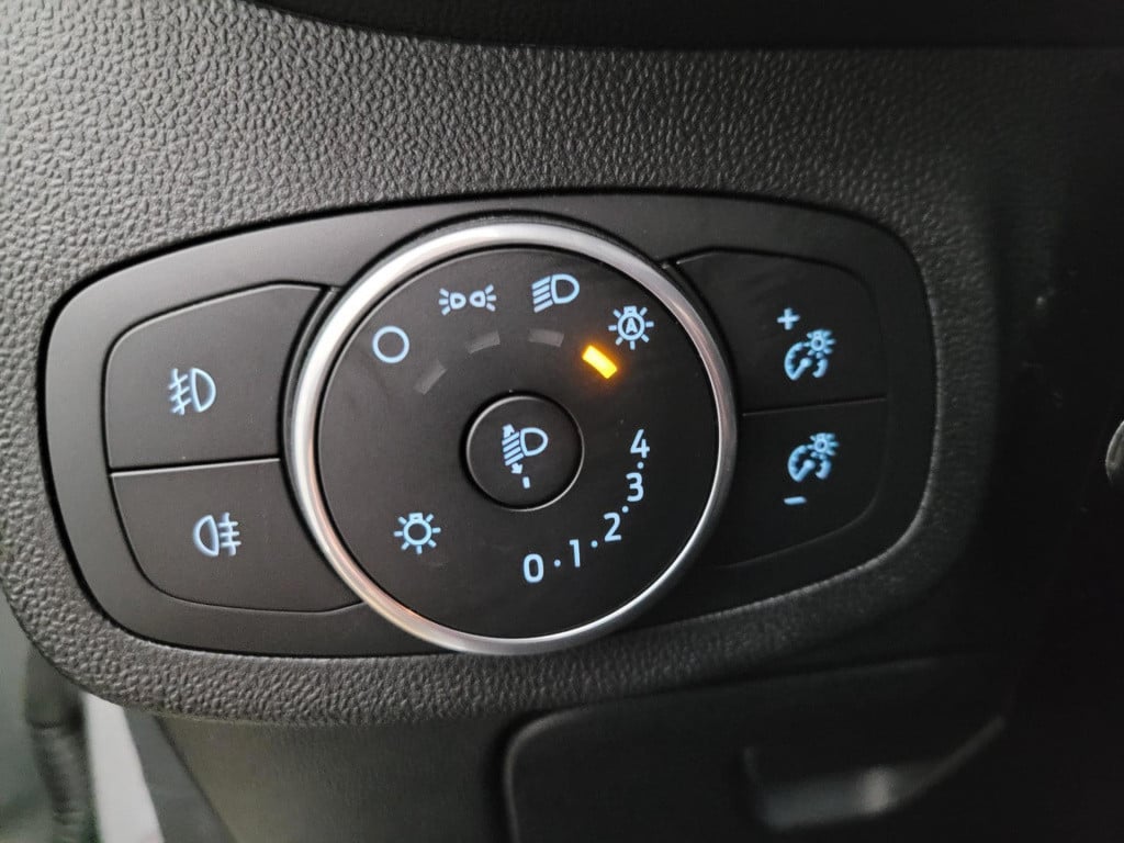 Ford Fiesta 1.1 trend | voorruitverwarming | velgen | cruisecontrol | groot