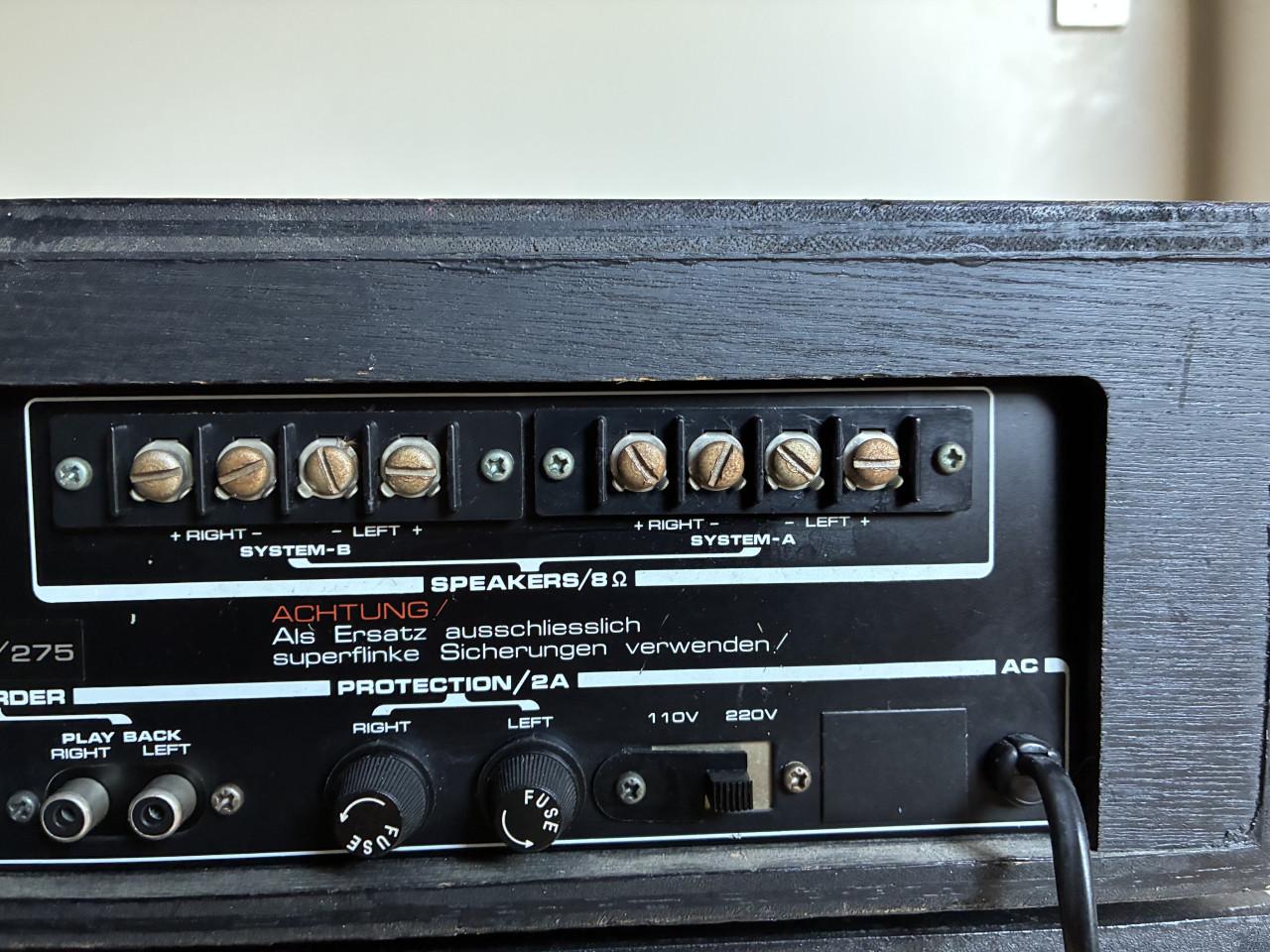 Sanyo DCX-2500L versterker.