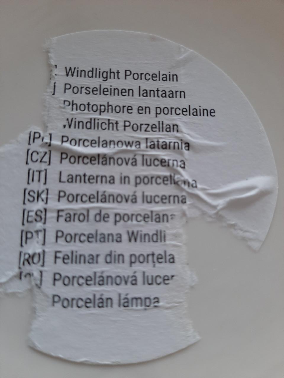 2 PORSELEINEN WINDLICHTEN - HUISJES MODEL - DIA10,5 CM - HG 11,5 CM