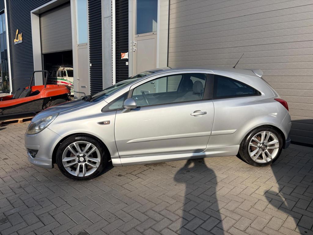 Opel Corsa 1.4-16v sport/opc uitvoering/airco/cruise control/